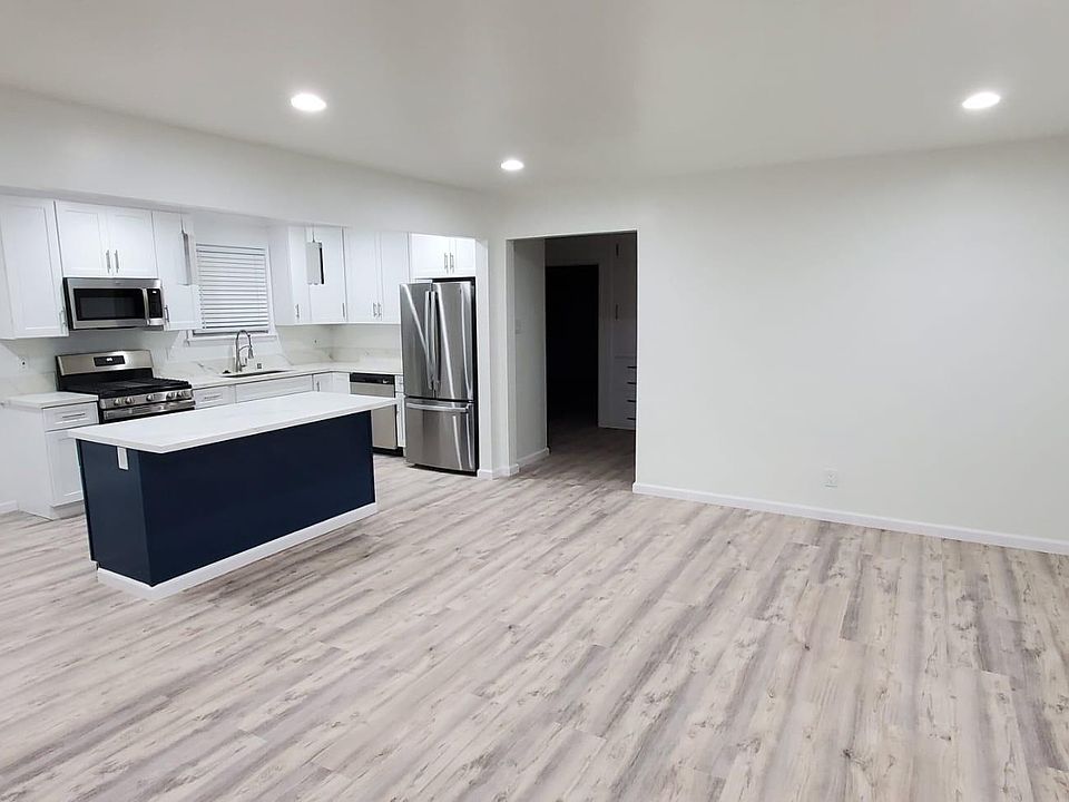 1st image of 3210 W 111th St #1