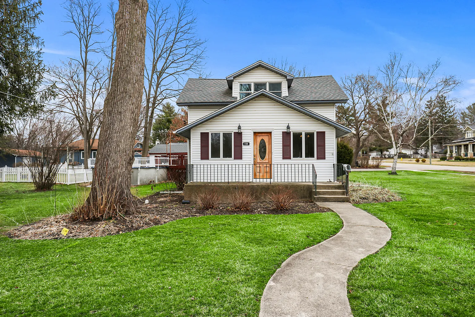 113 Gladys Ave photo 1