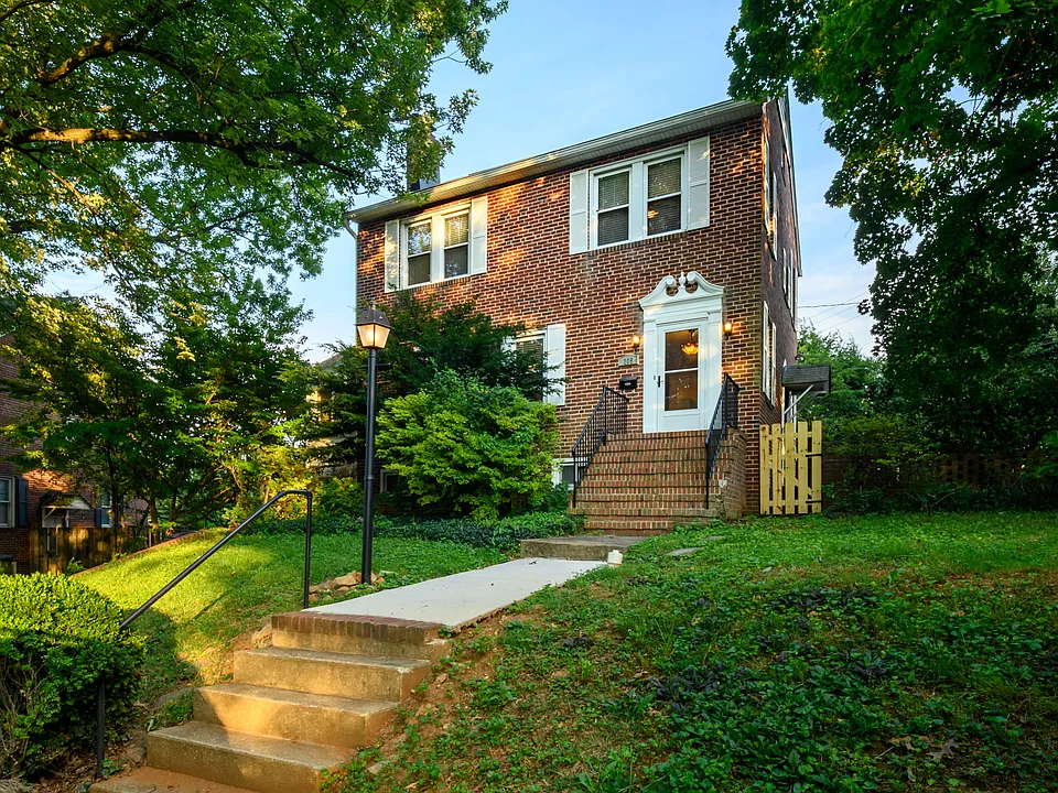 306 Kingston Rd