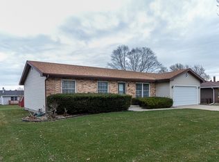 525 Hawthorne Ln, Peotone, IL 60468