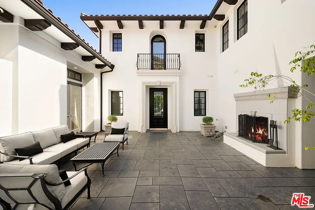6 bed, 6.0 bath, 7768 sqft, $40,000 — Photo 3