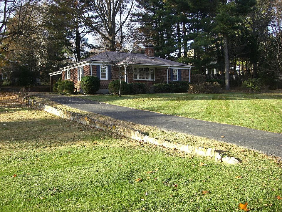 1st image of 709 Lucas Dr