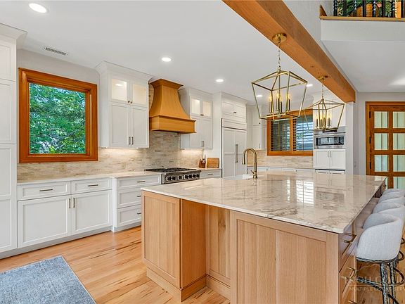 4th image of 35 Crestview Lane