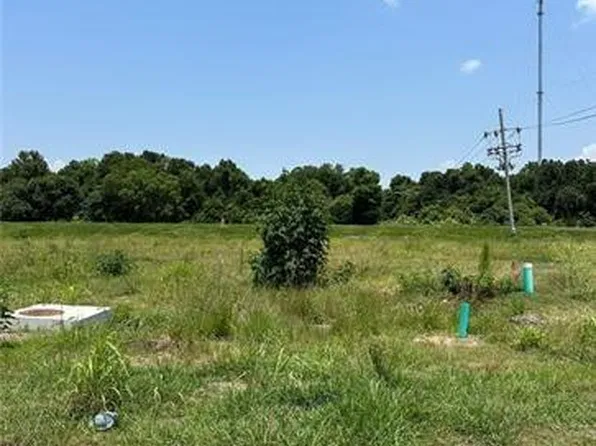 121 Holmes Blvd, Gretna, LA 70056