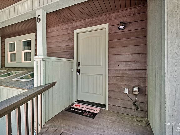3rd image of 6 Alyce Ln