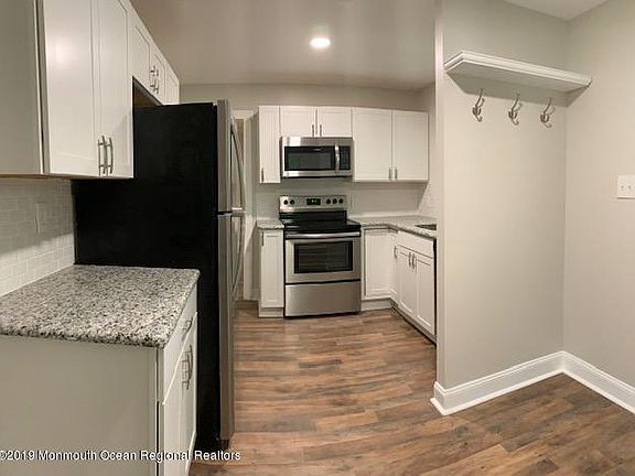 2nd image of 801 W Lakeshore Dr