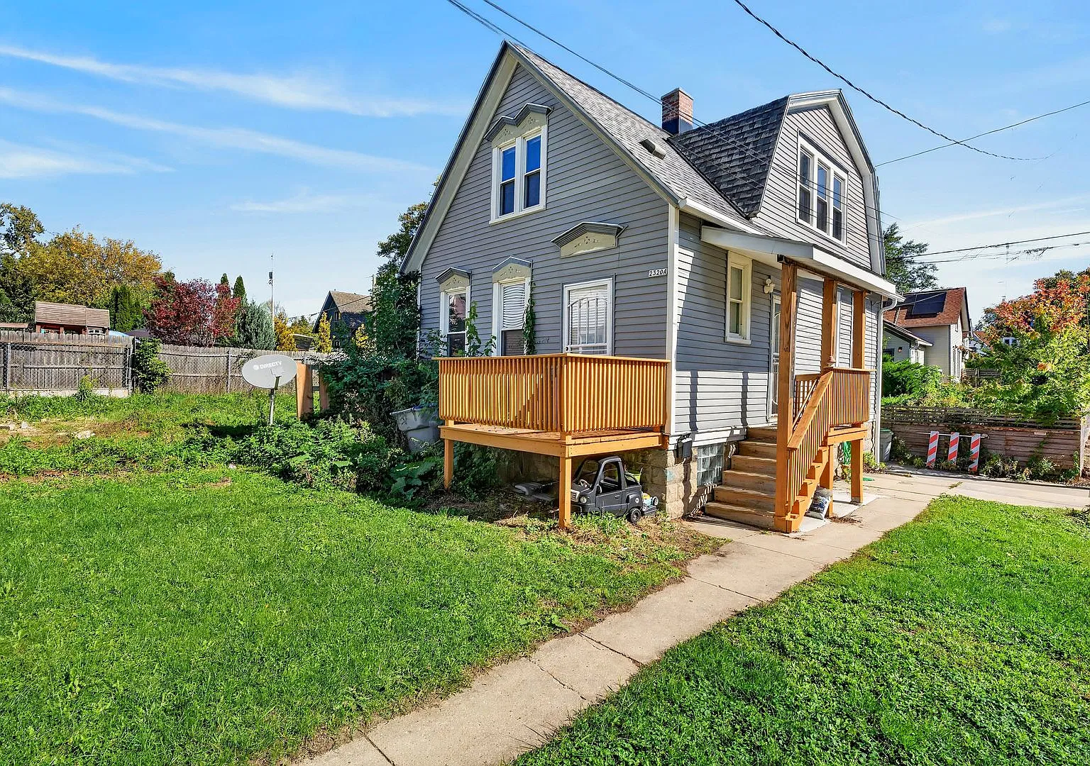 2320 N Buffum — Photo 1