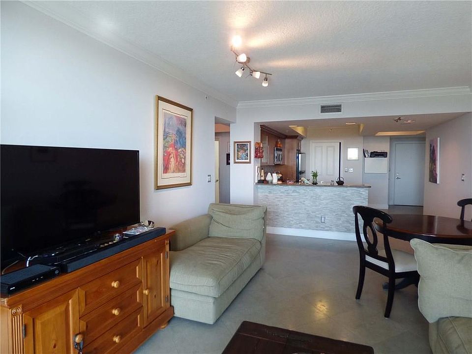 2nd image of 401 SW 4th Ave APT 1502