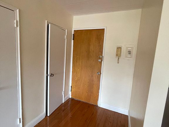 3rd image of 116 Irvington Ave APT 3H