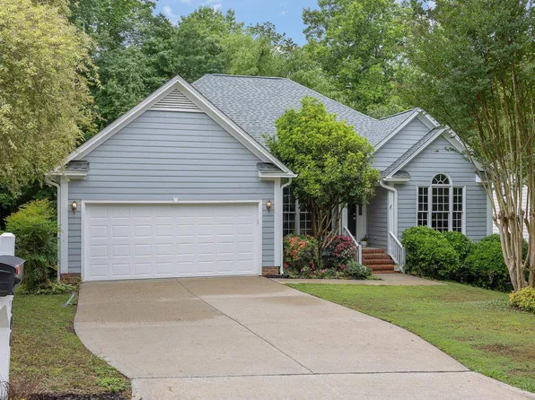 406 Brook Creek Dr, Cary, NC 27519