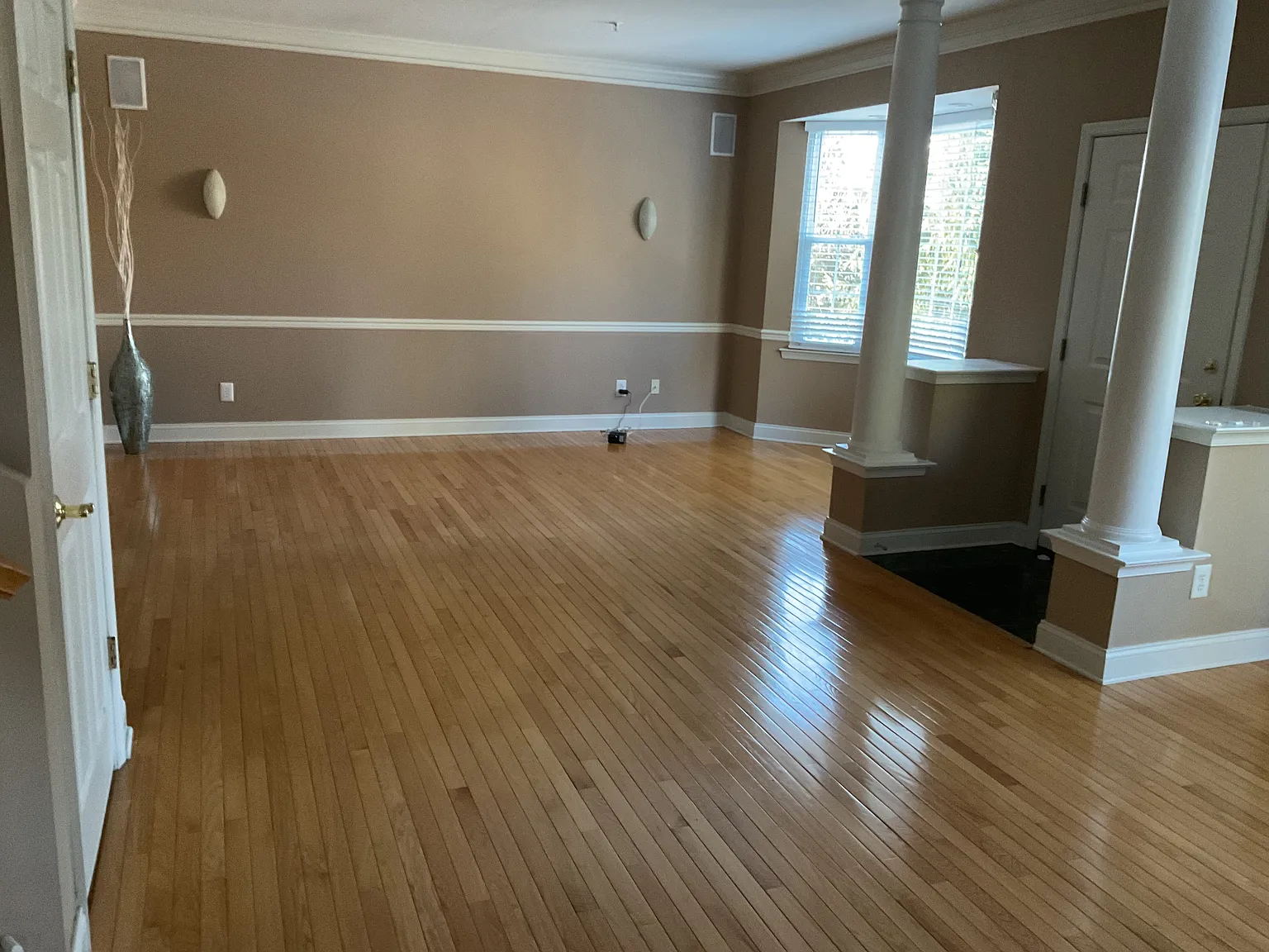 4 bed, 2.5 bath, 2760 sqft, $3,195 — Photo 2