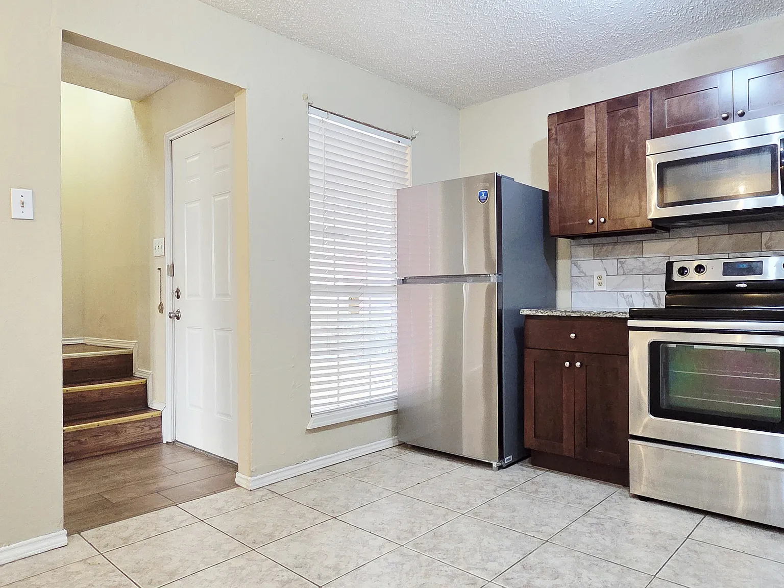 3 bed, 2.5 bath, 1314 sqft, $1,700 — Photo 2