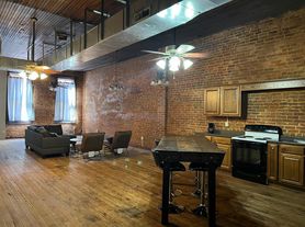116B N Market St, Paris, TN