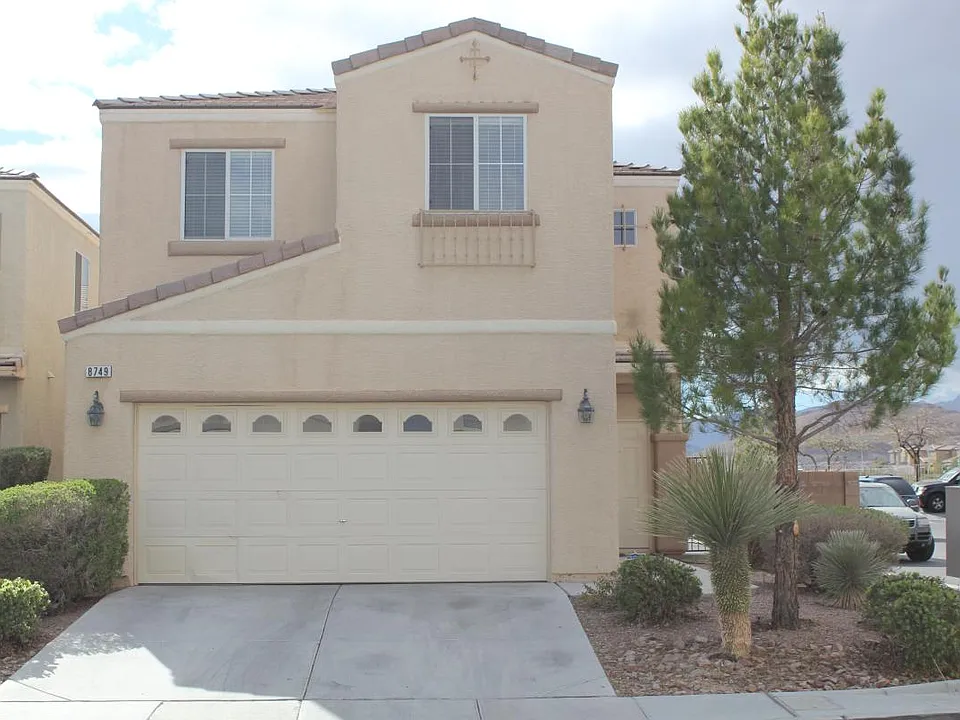 8749 Evan Lilas St