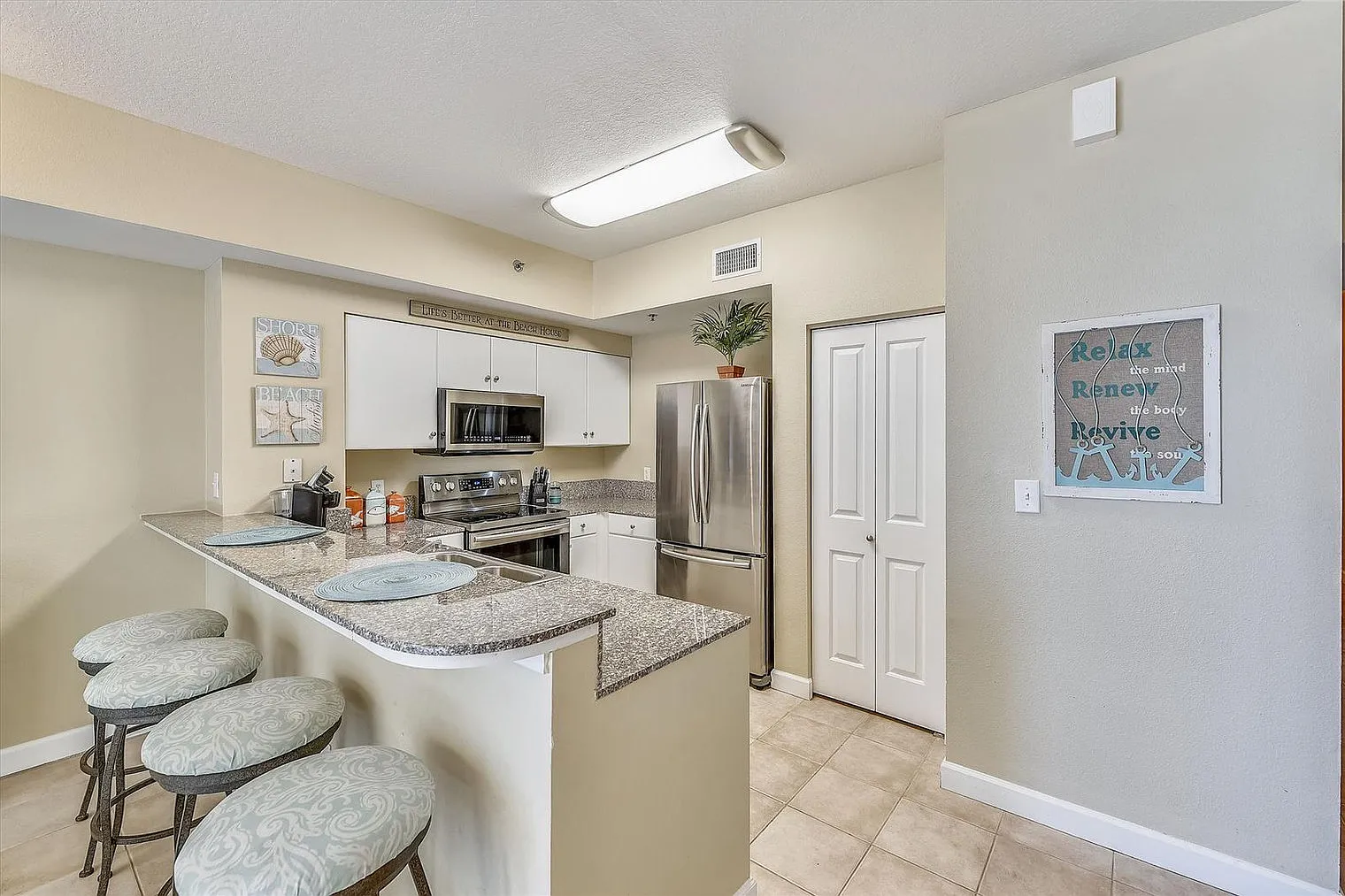 1 bed, 2.0 bath, 850 sqft, $2,637 — Photo 4
