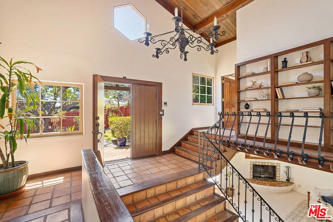 3 bed, 2.5 bath, 2312 sqft, $7,750 — Photo 4