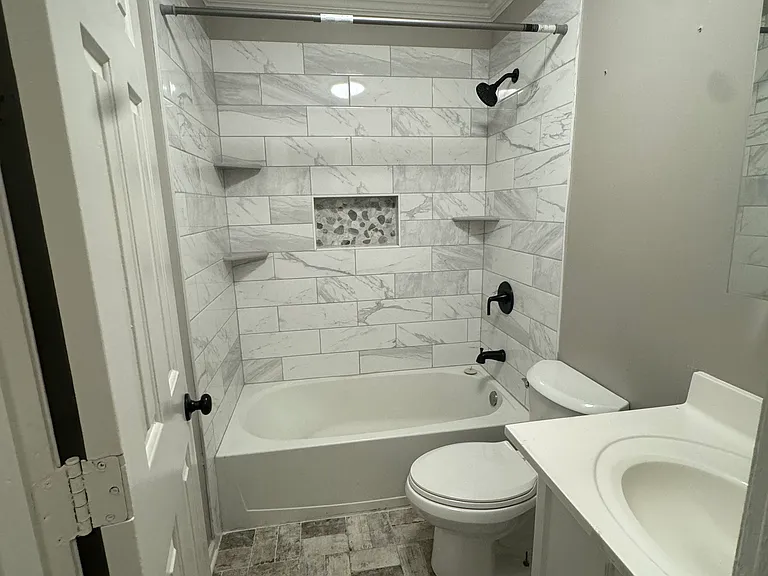 504 W Allen St — Photo 5