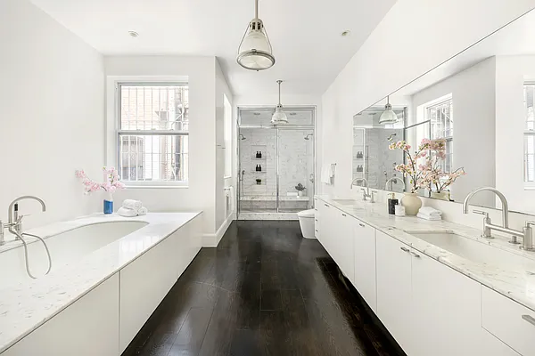Sold by Modlin Group | media 10