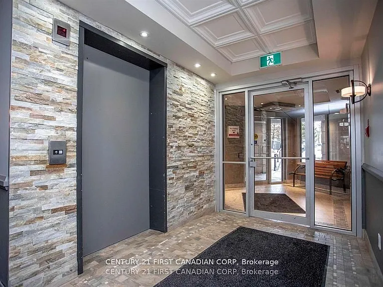 5 Jacksway Cres #208 — Photo 3