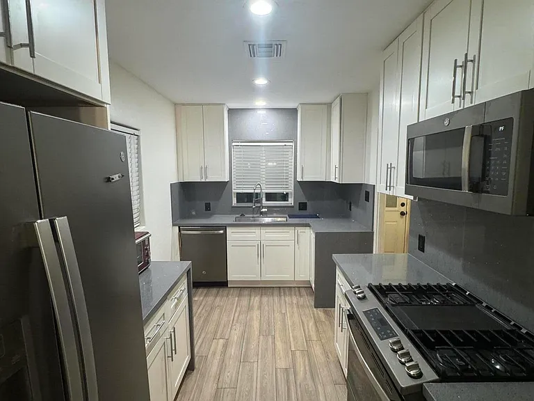 926 W Moreland St — Photo 5