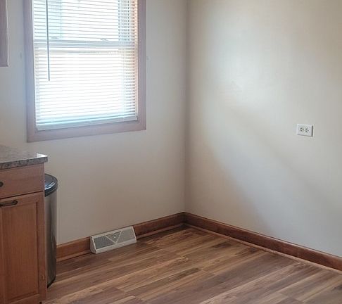 5th image of 3234 S 53rd Ct