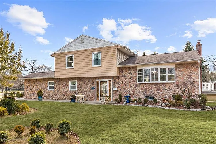 211 Cherry Tree Ln photo 1