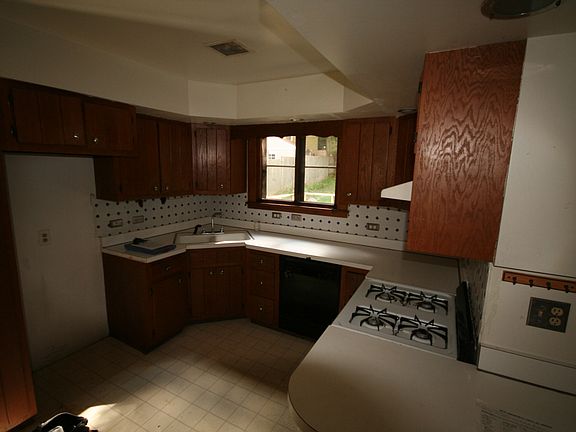2nd image of 993 Catherine St