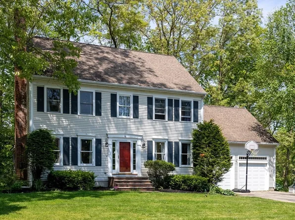 4 Landau Ln, Merrimac, MA 01860
