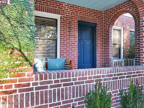 4th image of 3889 Herschel St
