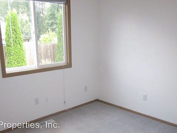 5th image of 7811 64th Pl NE
