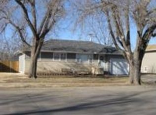 2406 Drake Pl, Salina, KS 67401