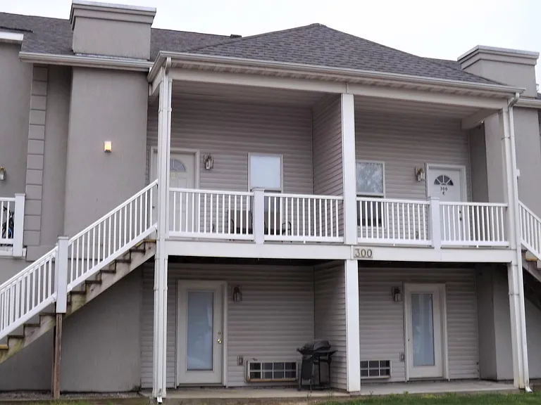 Cromwell Court - E. 2nd Street, Sedalia, MO — Photo 1