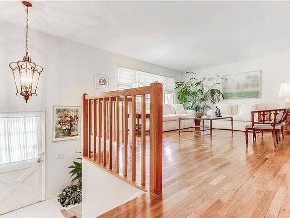4th image of 80 Joan Dr