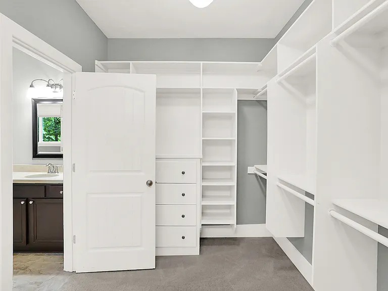 16893 Oak Manor Dr — Photo 36