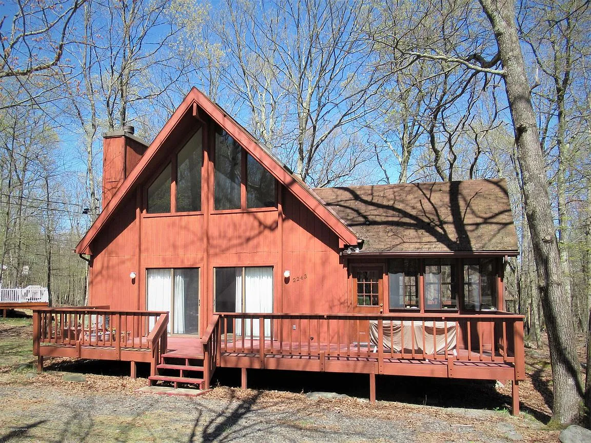 2243 Scarborough Way photo 1