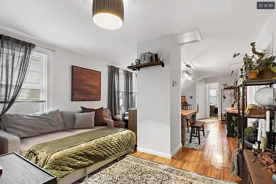 Furnishings are previous tenants, apartment will be unfurnished