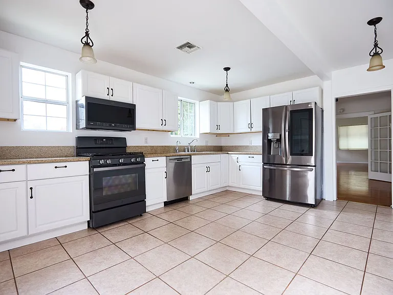 Edenhurst Ave. 3730 -Rentals — Photo 15