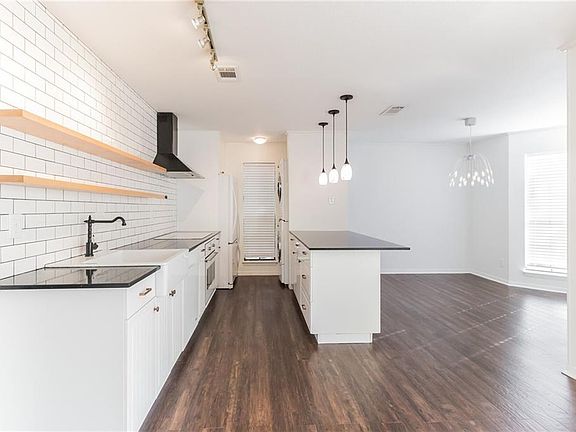 4th image of 1510 W North Loop Blvd APT 424