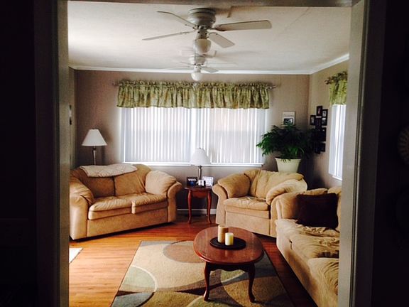 familyroom w slider to patio