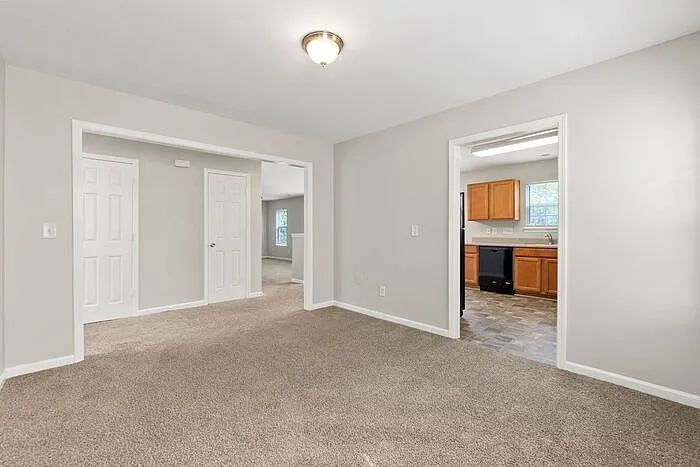 4 bed, 2.5 bath, 2270 sqft, $1,975 — Photo 4