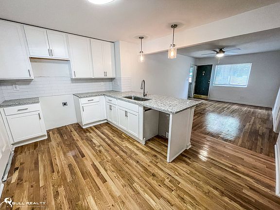4th image of 711 Oakview Rd #13
