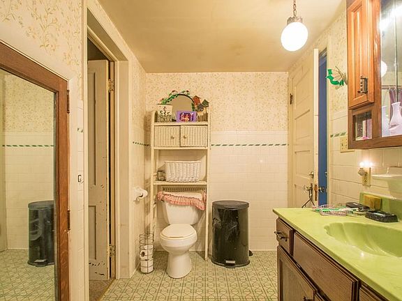 4th image of 625 Weghorst St