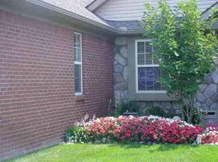 25503 Tara Ln, Flat Rock, MI 48134
