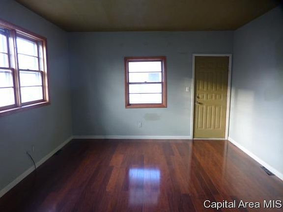 3rd image of 932 E Adams St