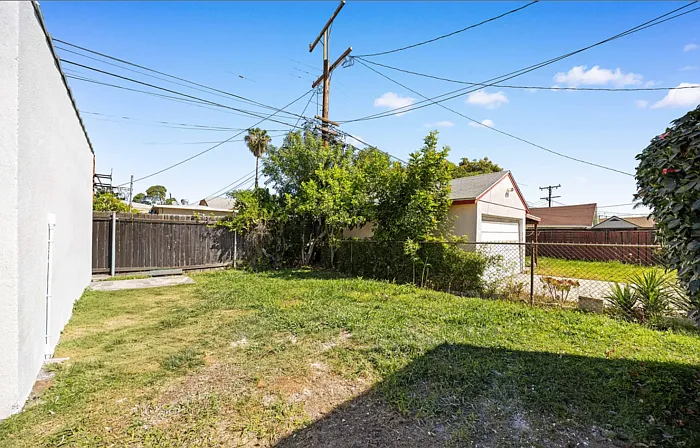 2925 W Shorb St — Photo 16