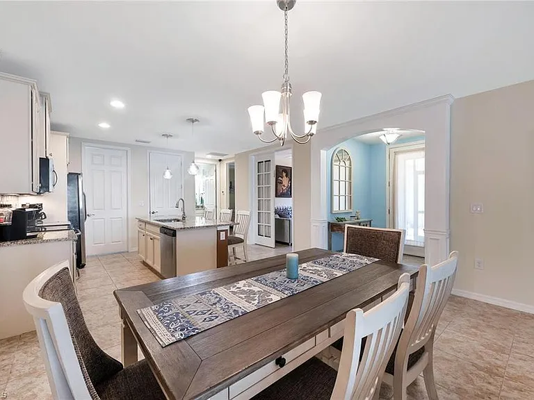 14940 Edgewater Cir — Photo 15