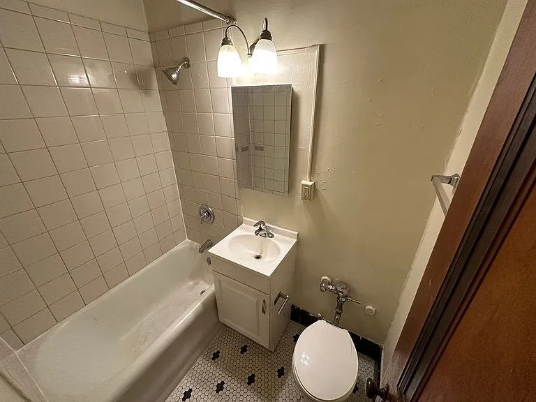 4480 N Oakland Ave — Photo 20