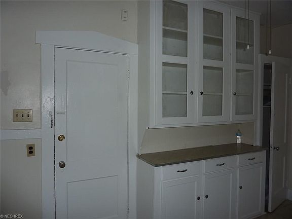 3rd image of 2811 Avondale Ave #Up