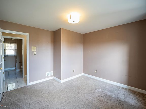 5th image of 14 Forest View Dr