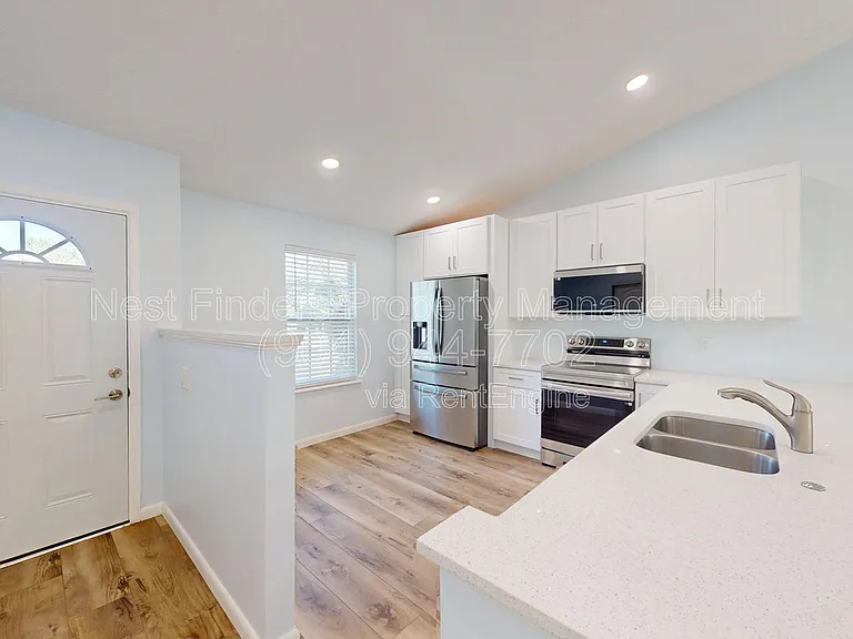 450 Aquatic Dr — Photo 5